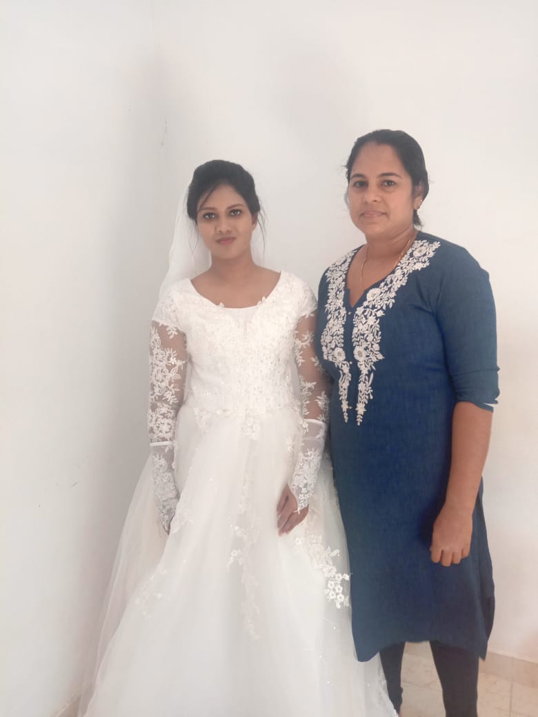 MANO'S MAKE OVER STUDIO AND ACADEMY KOOTHATTUKULAM