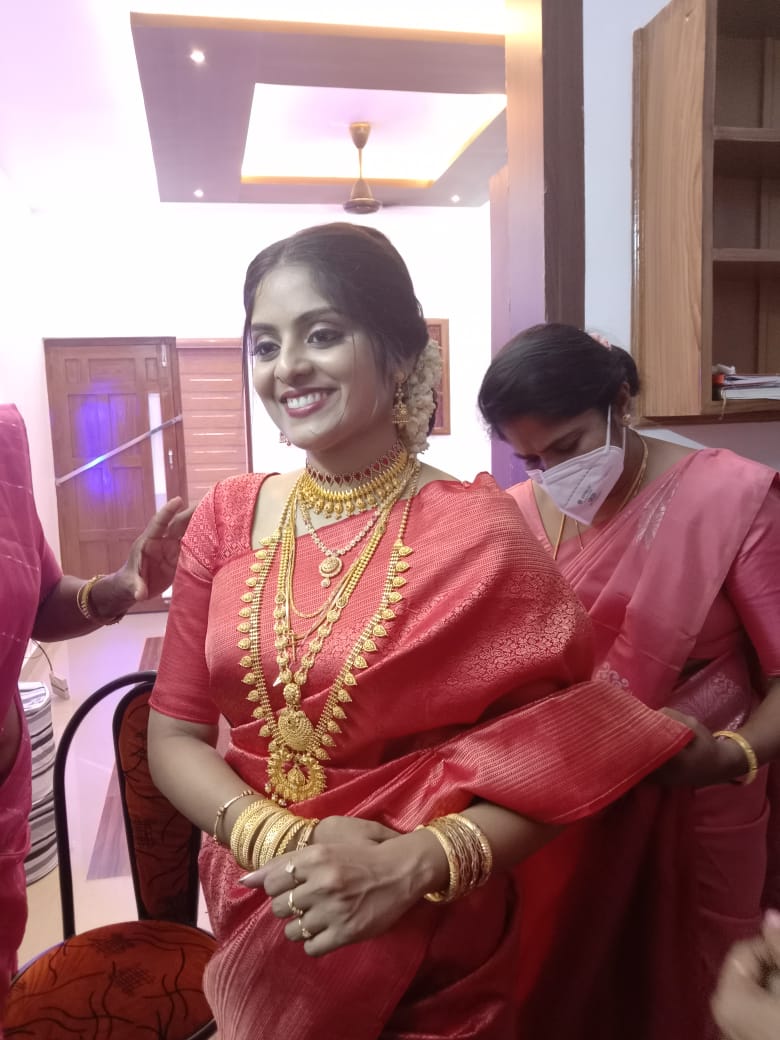 MANO'S MAKE OVER STUDIO AND ACADEMY KOOTHATTUKULAM