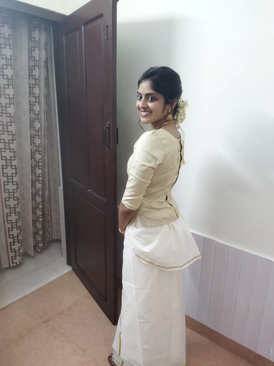 MANO'S MAKE OVER STUDIO AND ACADEMY KOOTHATTUKULAM